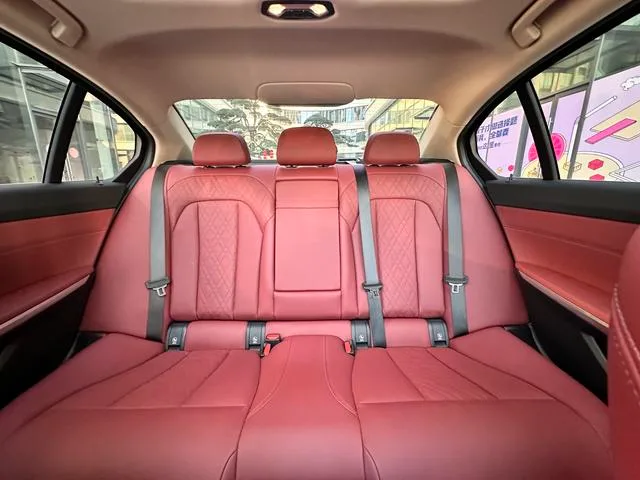 BMW 3 Series 2023 320Li M Conjunto deportivo interior foto 19 BMW 3 Series 2023 320Li M Conjunto deportivo interior foto 19