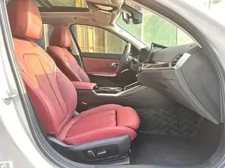 BMW 3 Series 2023 320Li M Conjunto deportivo interior foto 20 BMW 3 Series 2023 320Li M Conjunto deportivo interior foto 20