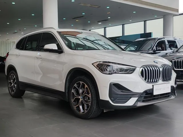 BMW X1 2022 sDrive25Li Лидирующий экстерьер фото 3 BMW X1 2022 sDrive25Li Лидирующий экстерьер фото 3