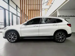 BMW X1 2022 sDrive25Li Лидирующий экстерьер фото 4 BMW X1 2022 sDrive25Li Лидирующий экстерьер фото 4