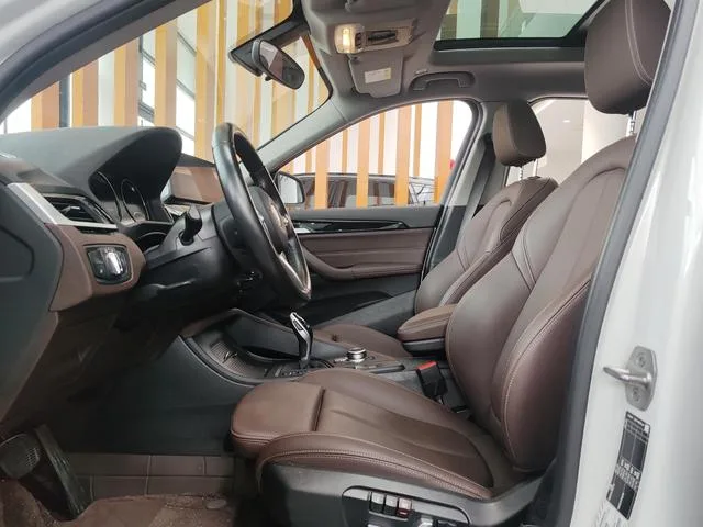 BMW X1 2022 sDrive25Li Лидирующий экстерьер фото 5 BMW X1 2022 sDrive25Li Лидирующий экстерьер фото 5