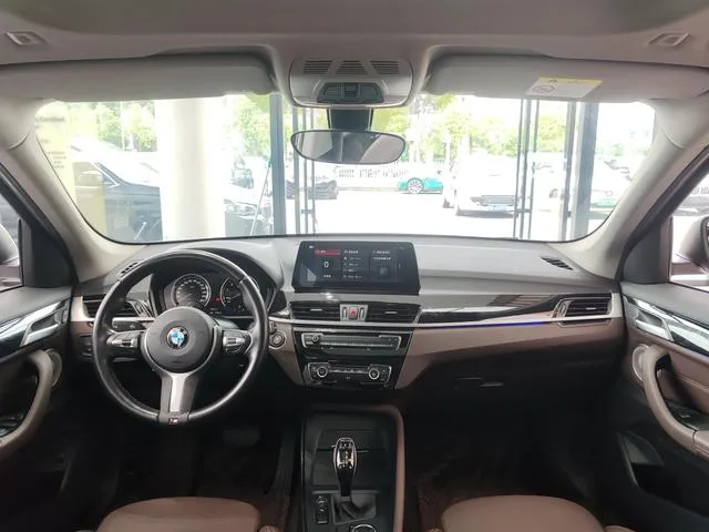 BMW X1 2022 sDrive25Li Лидирующий экстерьер фото 7 BMW X1 2022 sDrive25Li Лидирующий экстерьер фото 7