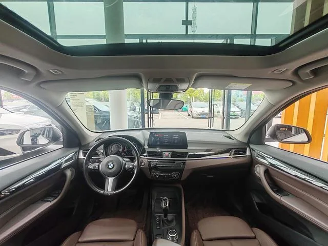 BMW X1 2022 sDrive25Li Лидирующий экстерьер фото 8 BMW X1 2022 sDrive25Li Лидирующий экстерьер фото 8