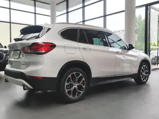 BMW X1 2022 sDrive25Li Лидирующий интерьер фото 12 BMW X1 2022 sDrive25Li Лидирующий интерьер фото 12