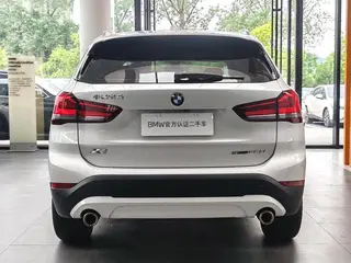 BMW X1 2022 sDrive25Li Лидирующий интерьер фото 13 BMW X1 2022 sDrive25Li Лидирующий интерьер фото 13