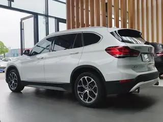 BMW X1 2022 sDrive25Li Лидирующий интерьер фото 14 BMW X1 2022 sDrive25Li Лидирующий интерьер фото 14