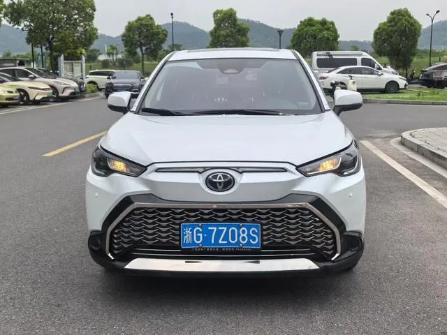 Toyota Frontlander 2023 2.0L CVT Versión líder exterior foto 2