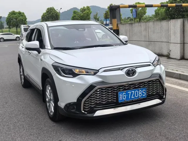 Toyota Frontlander 2023 2.0L CVT Versión líder exterior foto 3