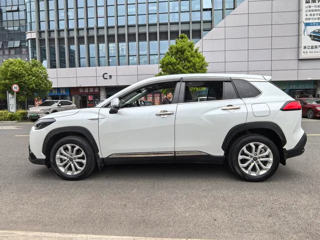 Toyota Frontlander 2023 2.0L CVT Versión líder exterior foto 6