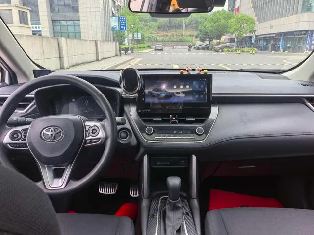 Toyota Frontlander 2023 2.0L CVT Versión líder interior foto 11