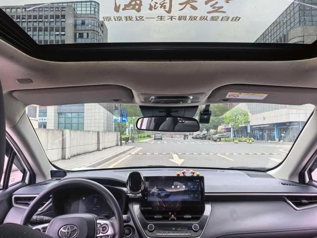 Toyota Frontlander 2023 2.0L CVT Versión líder interior foto 12
