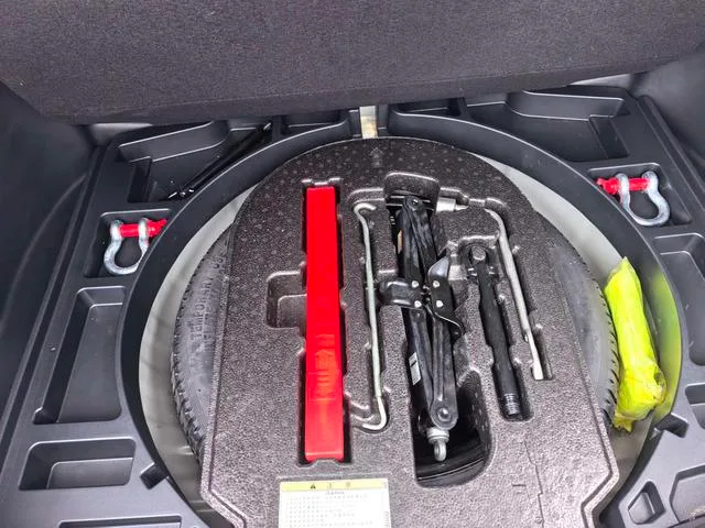 Toyota Frontlander 2023 2.0L CVT Versión líder interior foto 17