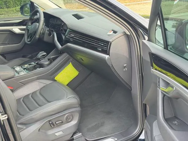 Volkswagen Touareg 2022 2.0TSI Edición Rui Shang interior foto 11