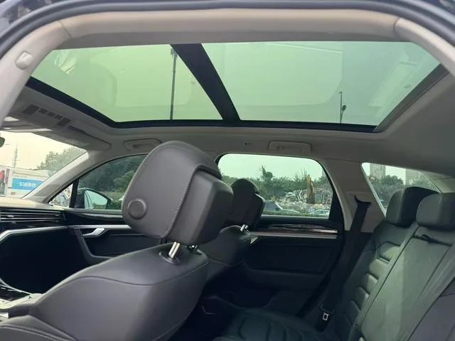 Volkswagen Touareg 2022 2.0TSI Edición Rui Shang interior foto 17