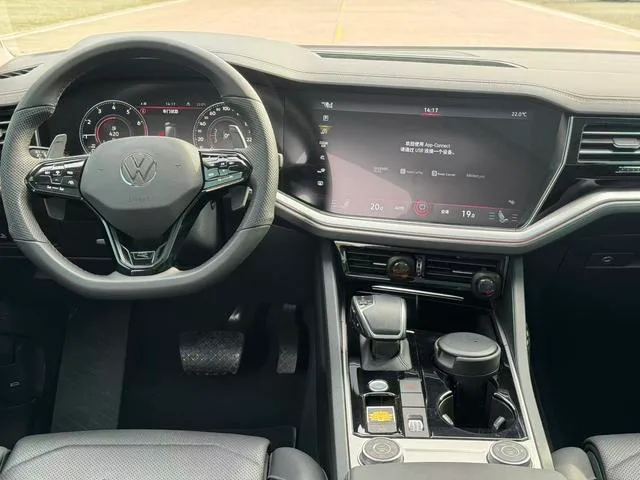 Volkswagen Touareg 2022 2.0TSI Edición Rui Shang interior foto 19