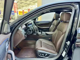 BMW 5 Series 2023 530Li Tipo de lujo M Conjunto deportivo exterior foto 3