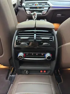 BMW 5 Series 2023 530Li Tipo de lujo M Conjunto deportivo interior foto 10
