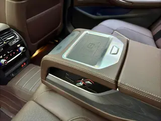 BMW 5 Series 2023 530Li Tipo de lujo M Conjunto deportivo interior foto 13