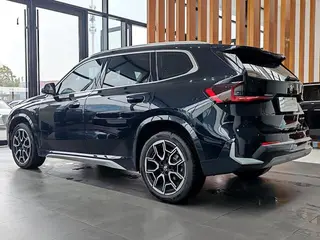 BMW X1 2023 sDrive25Li X Traje de diseño interior foto 12 BMW X1 2023 sDrive25Li X Traje de diseño interior foto 12