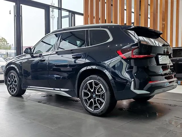 BMW X1 2023 sDrive25Li X Traje de diseño interior foto 12 BMW X1 2023 sDrive25Li X Traje de diseño interior foto 12