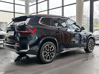 BMW X1 2023 sDrive25Li X Traje de diseño interior foto 14 BMW X1 2023 sDrive25Li X Traje de diseño interior foto 14