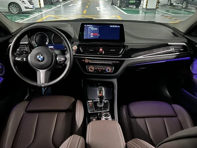 BMW 1 Series 2021 125i M Sports Obsidian Night Edition interior photo 11 BMW 1 Series 2021 125i M Sports Obsidian Night Edition interior photo 11