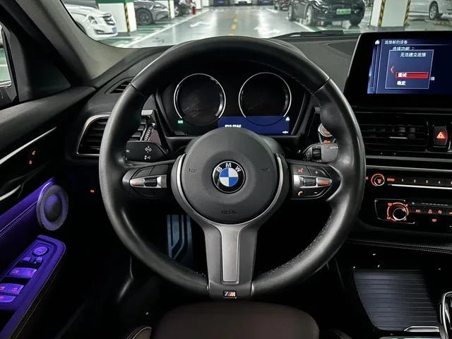BMW 1 Series 2021 125i M Sports Obsidian Night Edition interior photo 12 BMW 1 Series 2021 125i M Sports Obsidian Night Edition interior photo 12
