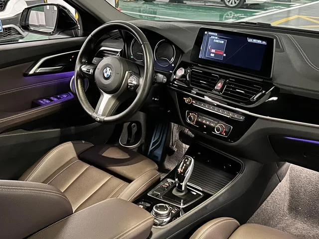 BMW 1 Series 2021 125i M Sports Obsidian Night Edition interior photo 14 BMW 1 Series 2021 125i M Sports Obsidian Night Edition interior photo 14