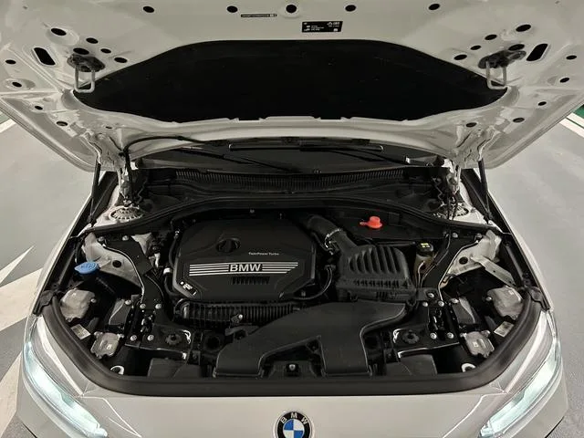 BMW 1 Series 2021 125i M Sports Obsidian Night Edition interior photo 17 BMW 1 Series 2021 125i M Sports Obsidian Night Edition interior photo 17