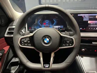 BMW 3 Series 2025 330Li M Set de nuit de sport intérieur photo 10