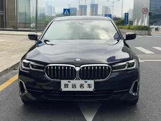 BMW 5 Series 2022 530Li Líder Traje de lujo exterior foto 2