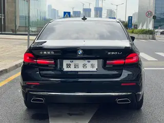 BMW 5 Series 2022 530Li Líder Traje de lujo exterior foto 5