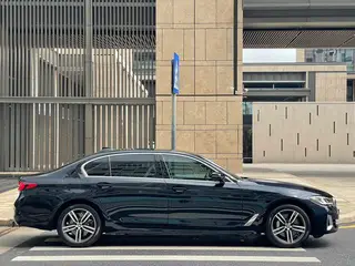 BMW 5 Series 2022 530Li Líder Traje de lujo exterior foto 6