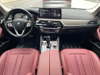 BMW 5 Series 2022 530Li Líder Traje de lujo interior foto 16
