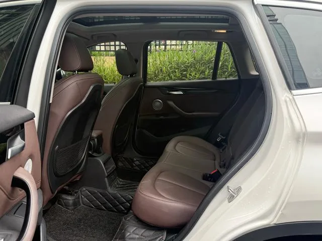 BMW X1 2020 sDrive20Li Style tendance intérieur photo 7 BMW X1 2020 sDrive20Li Style tendance intérieur photo 7