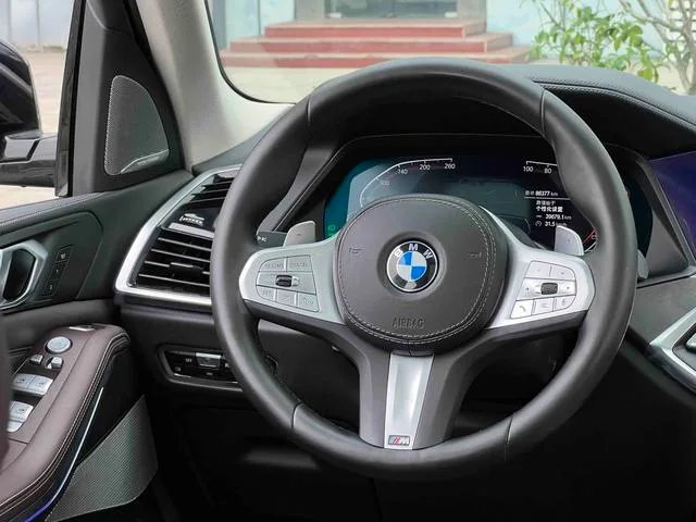 BMW X5 2022 Reforma xDrive 30Li Tipo de lujo M Conjunto deportivo exterior foto 5 BMW X5 2022 Reforma xDrive 30Li Tipo de lujo M Conjunto deportivo exterior foto 5