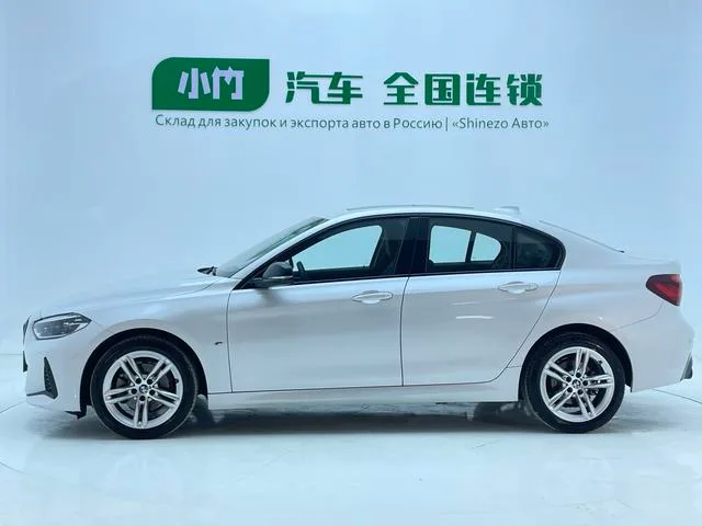BMW 1 Series 2023 120i M Edición nocturna deportiva exterior foto 5 BMW 1 Series 2023 120i M Edición nocturna deportiva exterior foto 5