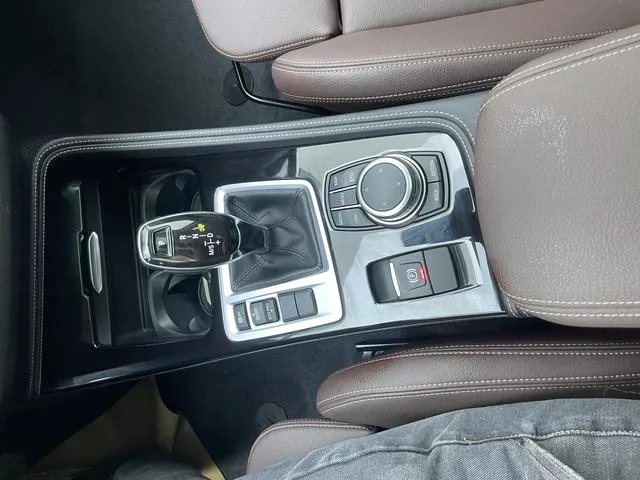 BMW 1 Series 2023 120i M Edición nocturna deportiva interior foto 11 BMW 1 Series 2023 120i M Edición nocturna deportiva interior foto 11