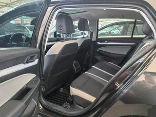 Volkswagen Golf 2021 280TSI DSG Pro Primera versión interior foto 6
