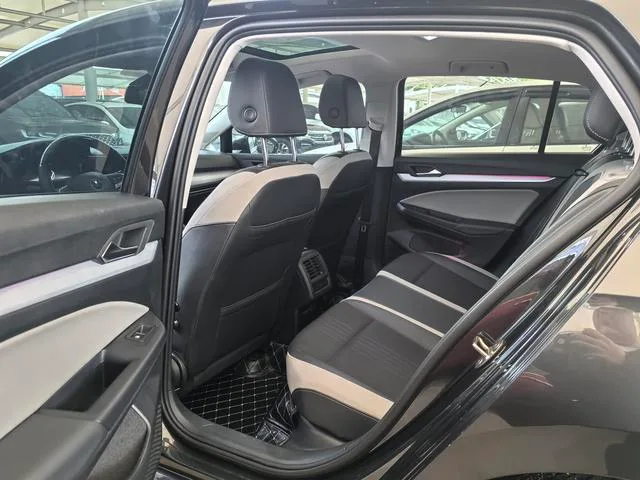 Volkswagen Golf 2021 280TSI DSG Pro Primera versión interior foto 6