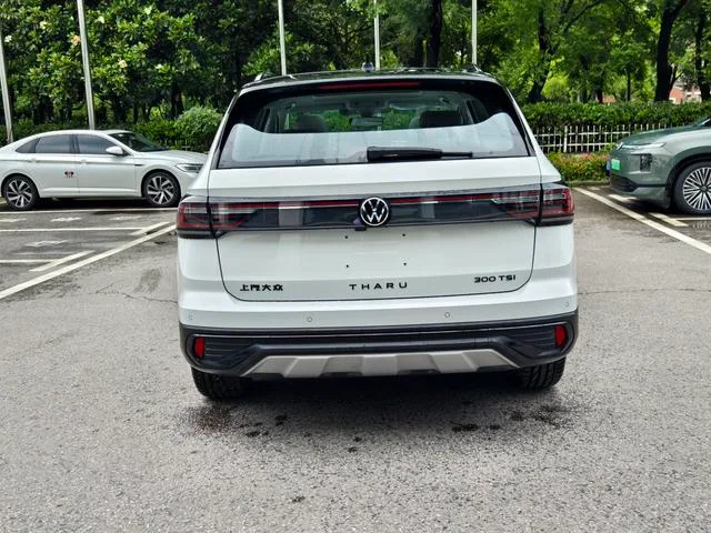 Volkswagen Tharu 2024 300TSI Two-Drive Crescent Edition interior photo 11