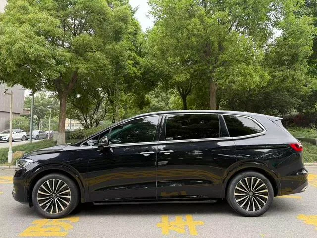 Volkswagen Viloran 2023 380TSI Versión de lujo exterior foto 3 Volkswagen Viloran 2023 380TSI Versión de lujo exterior foto 3