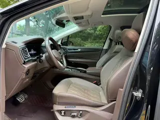 Volkswagen Viloran 2023 380TSI Versión de lujo interior foto 6 Volkswagen Viloran 2023 380TSI Versión de lujo interior foto 6