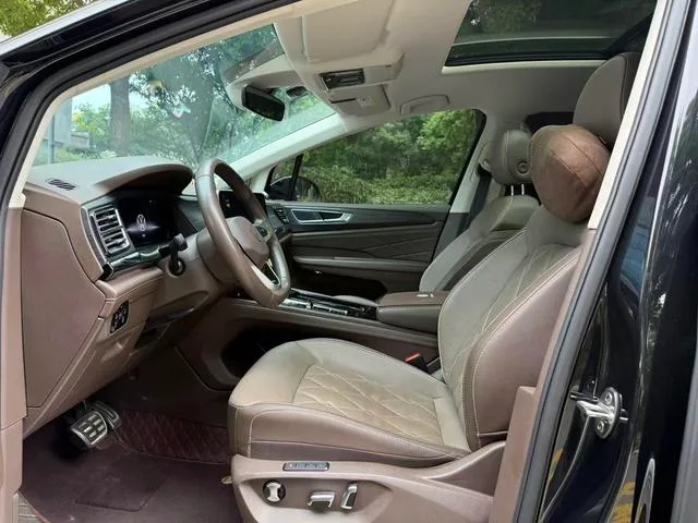 Volkswagen Viloran 2023 380TSI Versión de lujo interior foto 6 Volkswagen Viloran 2023 380TSI Versión de lujo interior foto 6