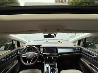 Volkswagen Viloran 2023 380TSI Versión de lujo interior foto 8 Volkswagen Viloran 2023 380TSI Versión de lujo interior foto 8