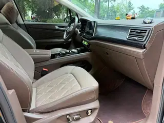 Volkswagen Viloran 2023 380TSI Versión de lujo interior foto 9 Volkswagen Viloran 2023 380TSI Versión de lujo interior foto 9