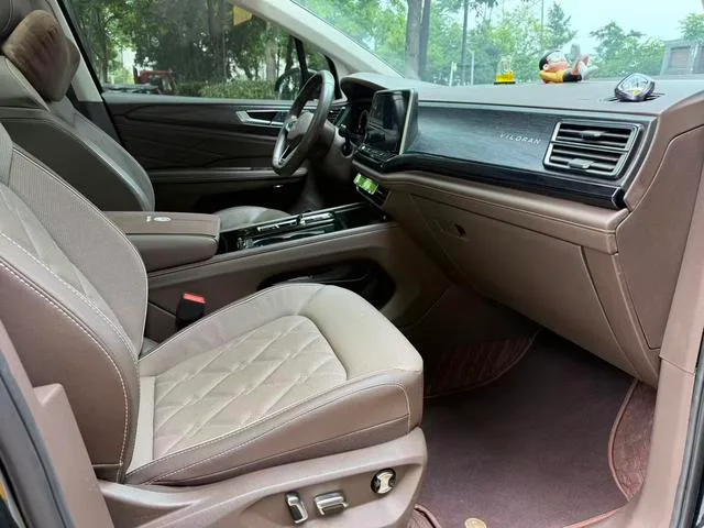 Volkswagen Viloran 2023 380TSI Versión de lujo interior foto 9 Volkswagen Viloran 2023 380TSI Versión de lujo interior foto 9