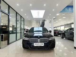 BMW 5 Series 2022 530Li Лидирующий M Спортивный костюм экстерьер фото 2
