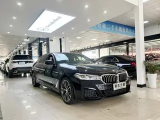 BMW 5 Series 2022 530Li Лидирующий M Спортивный костюм экстерьер фото 3