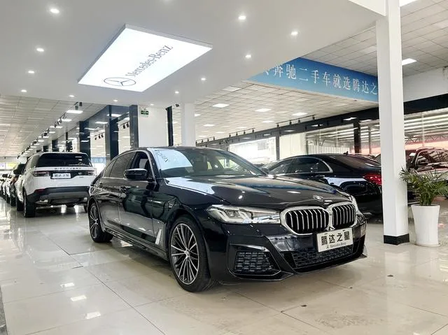BMW 5 Series 2022 530Li Лидирующий M Спортивный костюм экстерьер фото 3